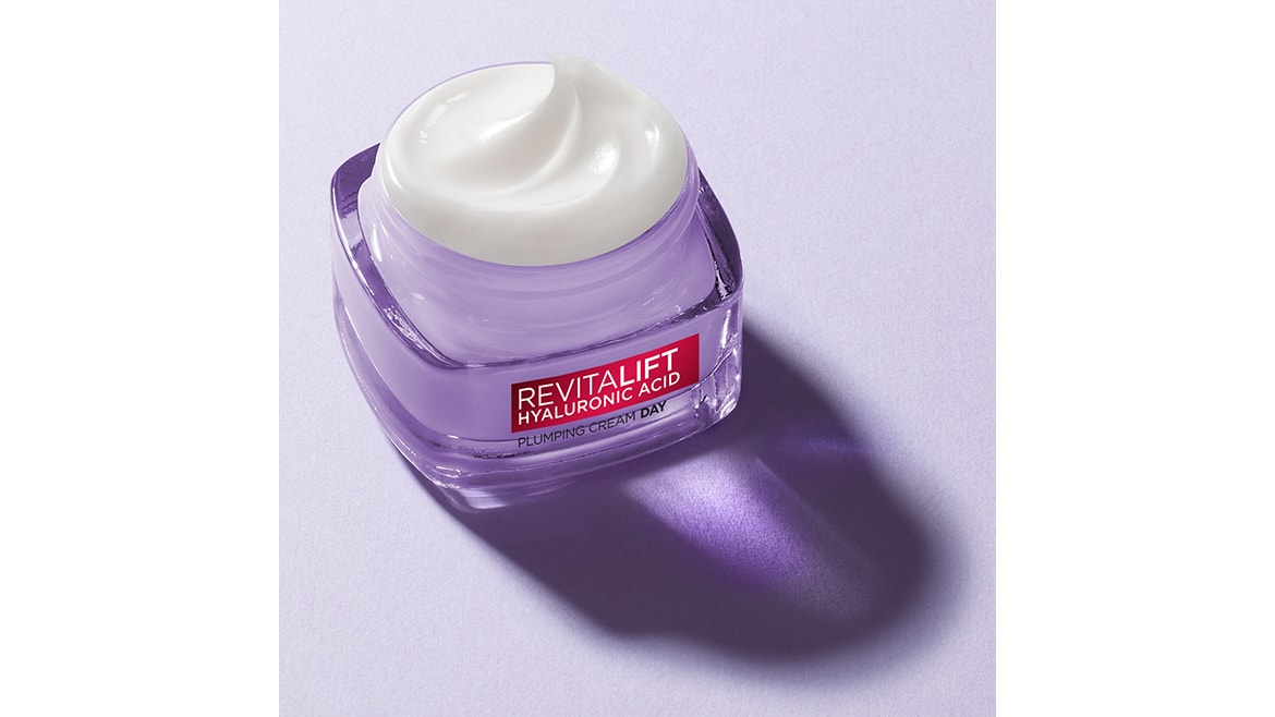 ครีมบำรุงผิวหน้าช่วยล็อคความชุ่มชื้นให้ผิว